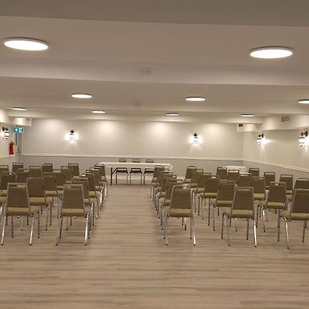 Super 8 By Wyndham Kirkland Lake מראה חיצוני תמונה