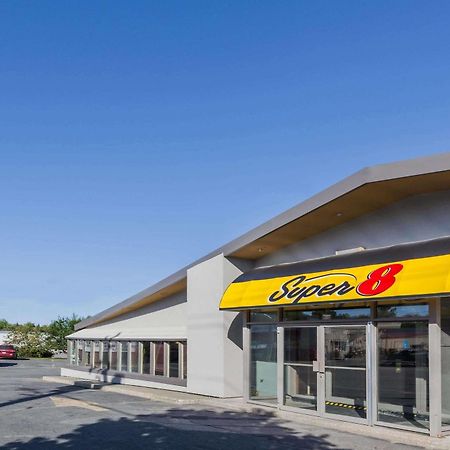 Super 8 By Wyndham Kirkland Lake מראה חיצוני תמונה