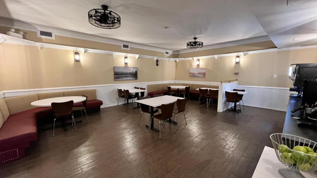 Super 8 By Wyndham Kirkland Lake מראה חיצוני תמונה