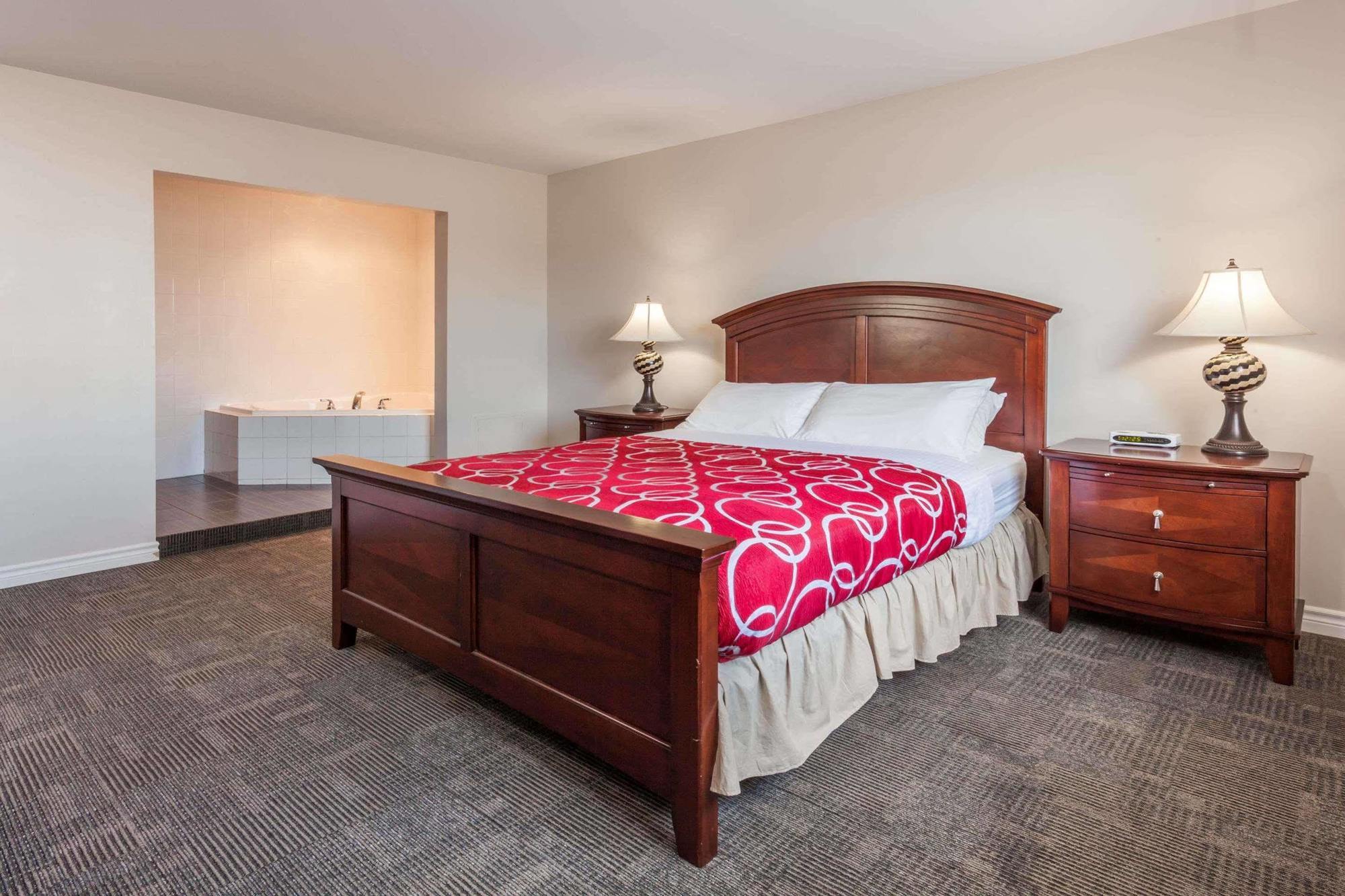 Super 8 By Wyndham Kirkland Lake מראה חיצוני תמונה